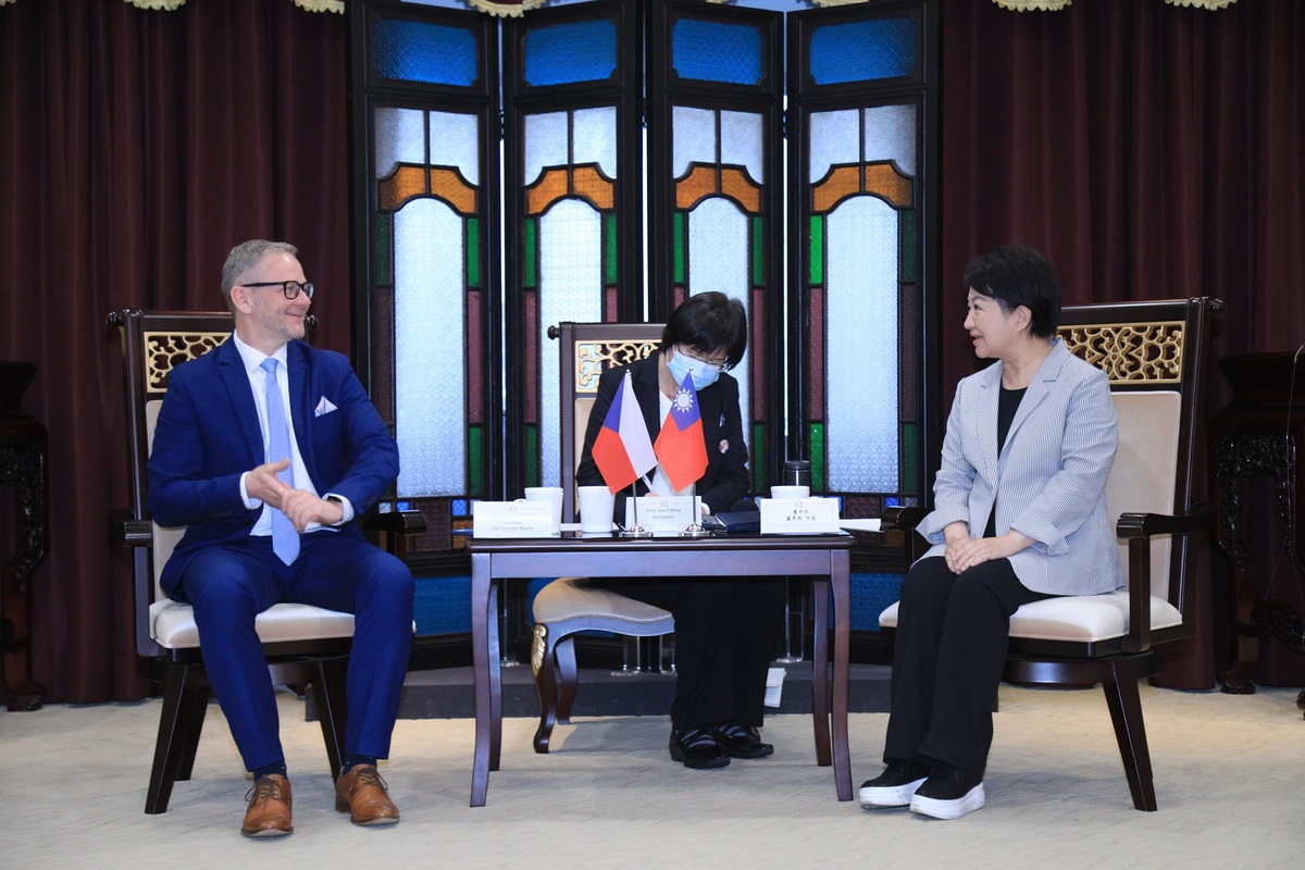 捷克維索基納省省長施瑞克拜會台中市政府，市長盧秀燕親自接待。 圖：台中市政府/提供