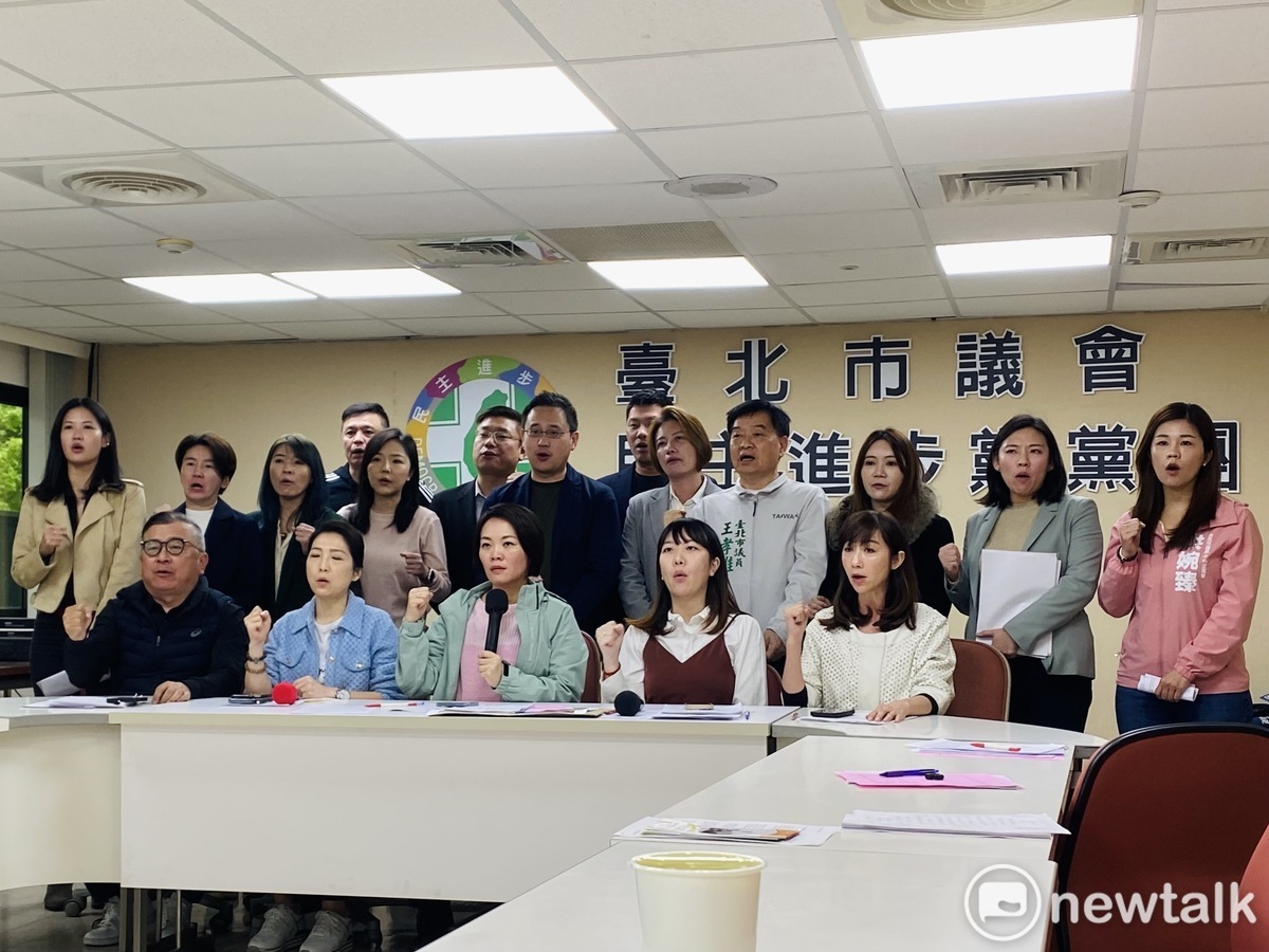 民進黨台北市議會黨團今在臨時會流會後，召開記者會痛批國民黨團護航市長蔣萬安。 圖：周煊惠 / 攝