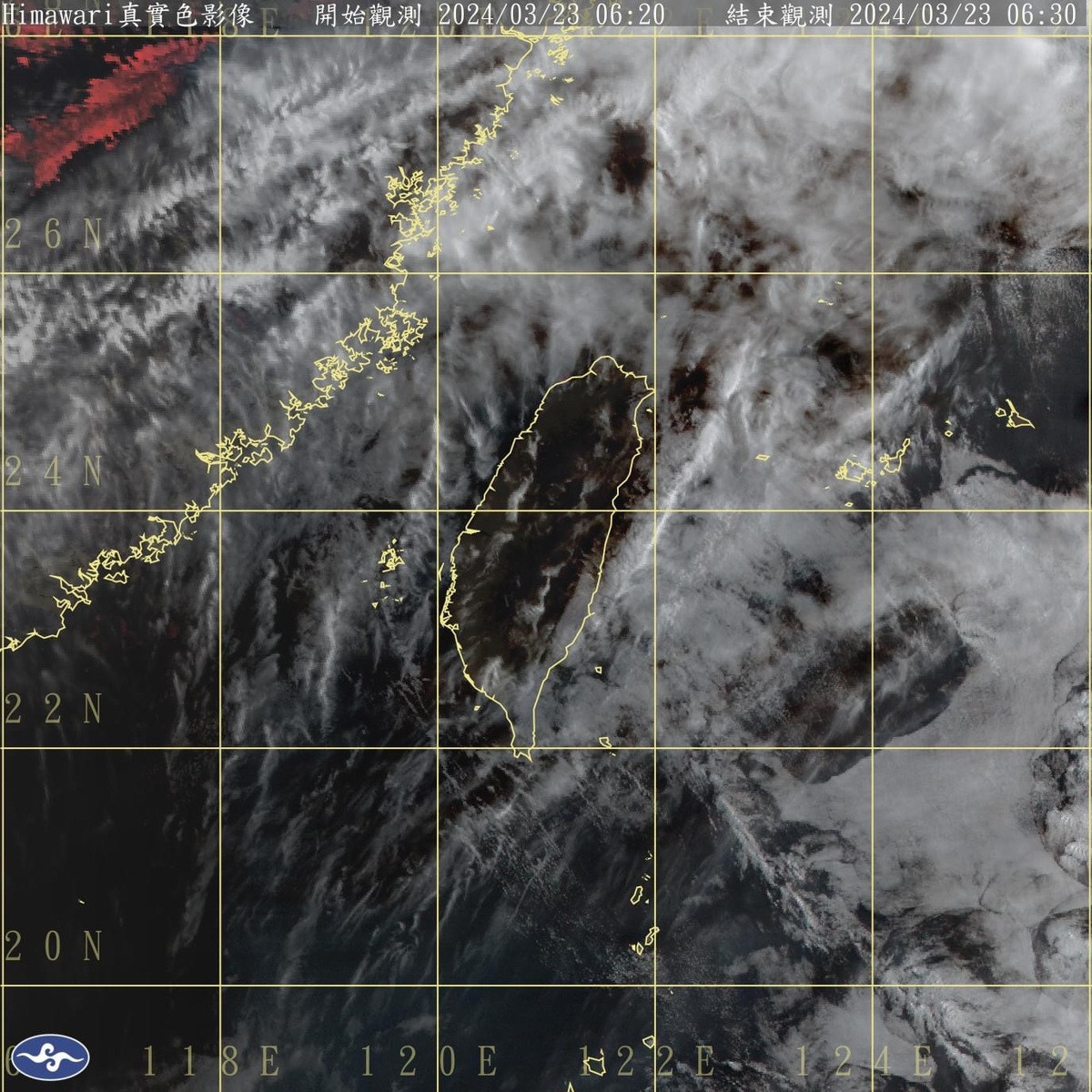 鄭明典在臉書貼上今日的衛星雲圖表示，因為今天雲頂溫度偏低，所以應該會有透光的雲—卷雲飄過台灣上空。 圖：取自鄭明典臉書