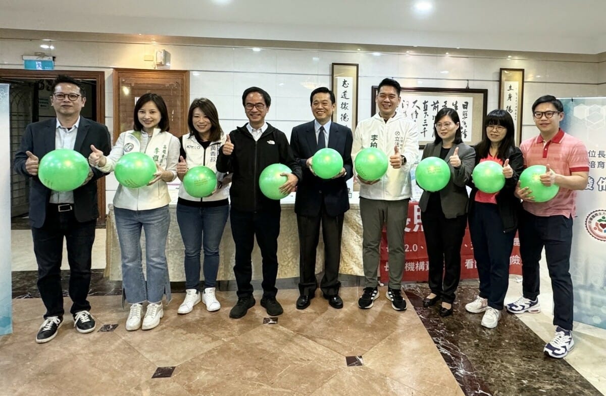 高市府局與在地民代攜手促成立志高中成立長照人才培訓基地。 圖：高雄市教育局/提供