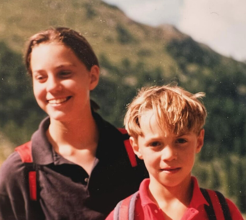 凱特胞弟詹姆斯（James Middleton）則在 IG 貼上兩人童年合照為姊姊打氣。 圖：取自IG James Middleton