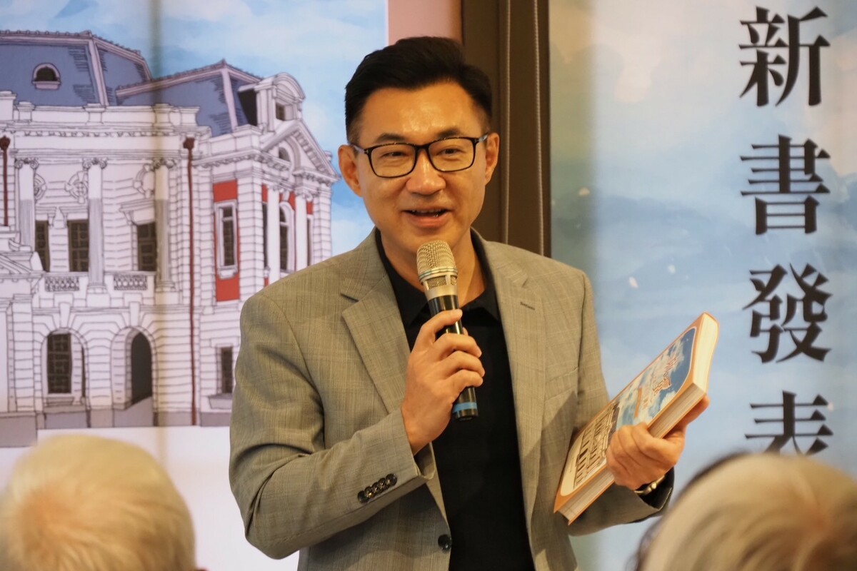 立法院副院長江啟臣出席新書發表會致詞。 圖：台中市政府/提供