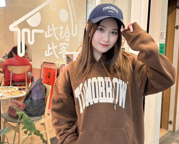 艾瑞絲靠著甜美外型及火辣身材圈粉無數，最近也積極拍攝短影音，IG擁有74萬粉絲追蹤。 圖：翻攝自艾瑞絲IG