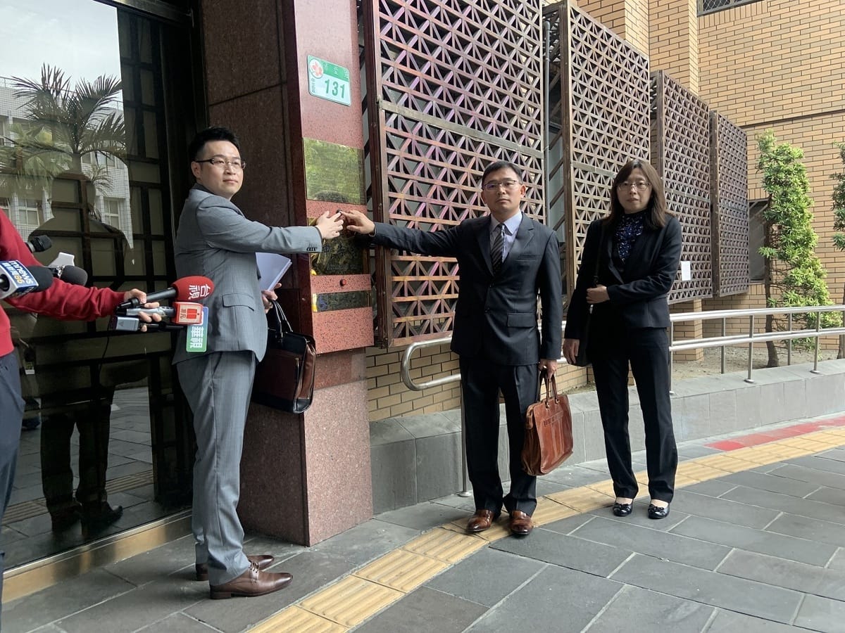 林文鵬律師等受長榮海運股份有限公司(下稱長榮海運)股東委託，對於以長榮海運董事張國華為首的長榮海運董事會涉違特別背信罪部份提出刑事告訴。 圖：長榮海運股東委託人提供