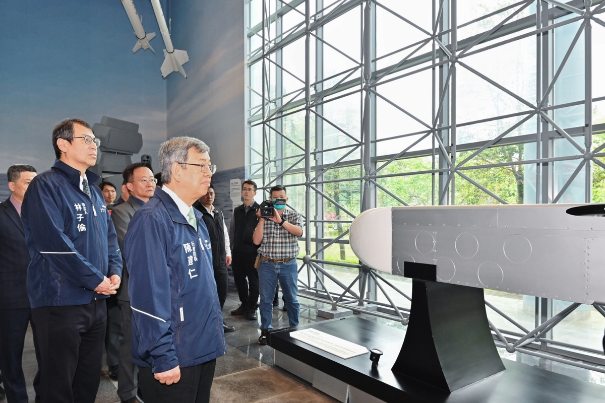 陳建仁赴中科院訪視國防自主成果。 圖：行政院提供
