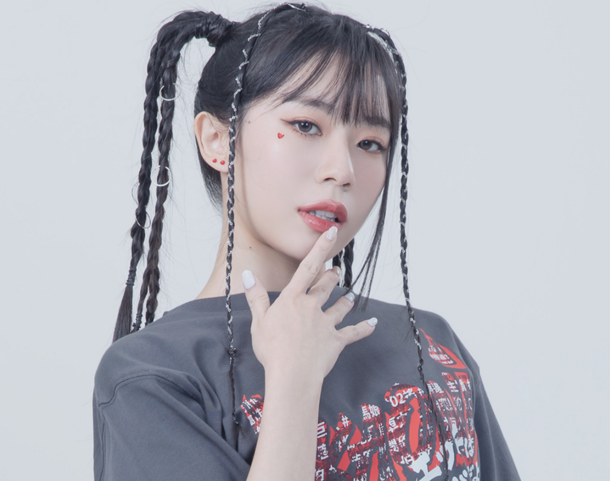 赤鬼伯伯擁有亮麗的外表及火辣的魔鬼身材，總是不吝於跟粉絲分享辣照，也常直播辛辣、有趣甚至18禁邊緣的企劃而被稱為「色氣主播」。 圖：翻攝自赤鬼伯伯IG