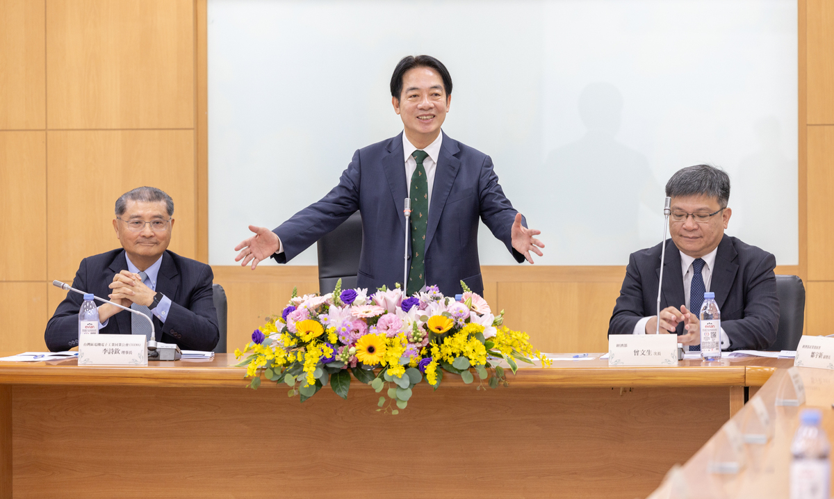 賴清德前往桃園華亞科技園區，與超過30家ICT產業業者座談。 圖：總統府提供