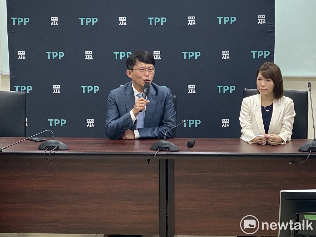 民眾黨團總召黃國昌、民眾黨團主任陳智菡。 圖：周煊惠 / 攝