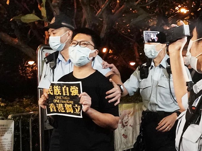多次公開呼籲香港獨立的香港公民馬俊文，因涉嫌煽動他人分裂國家罪被判刑 5 年。因表現良好原可於 25 日提前出獄，但在第 23 條正式生效後，涉及國家安全的囚犯不得減刑，成為首位被 23 條影響的案例。 圖：翻攝自 @tzmwm X 帳號