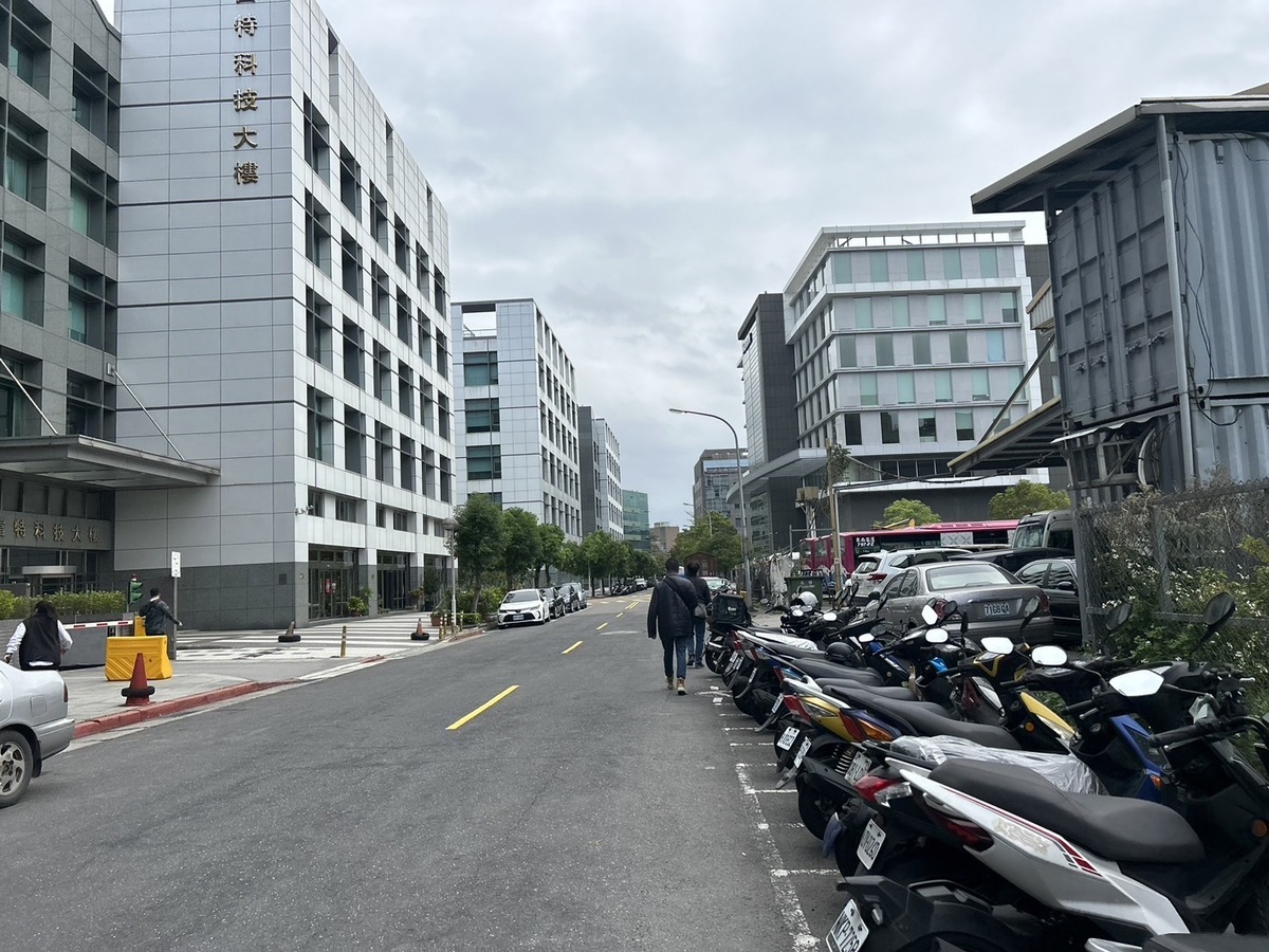 今日白天期間這波東北季風就會减弱，北台灣高溫有機會上升至26度。 圖：林岑韋／攝