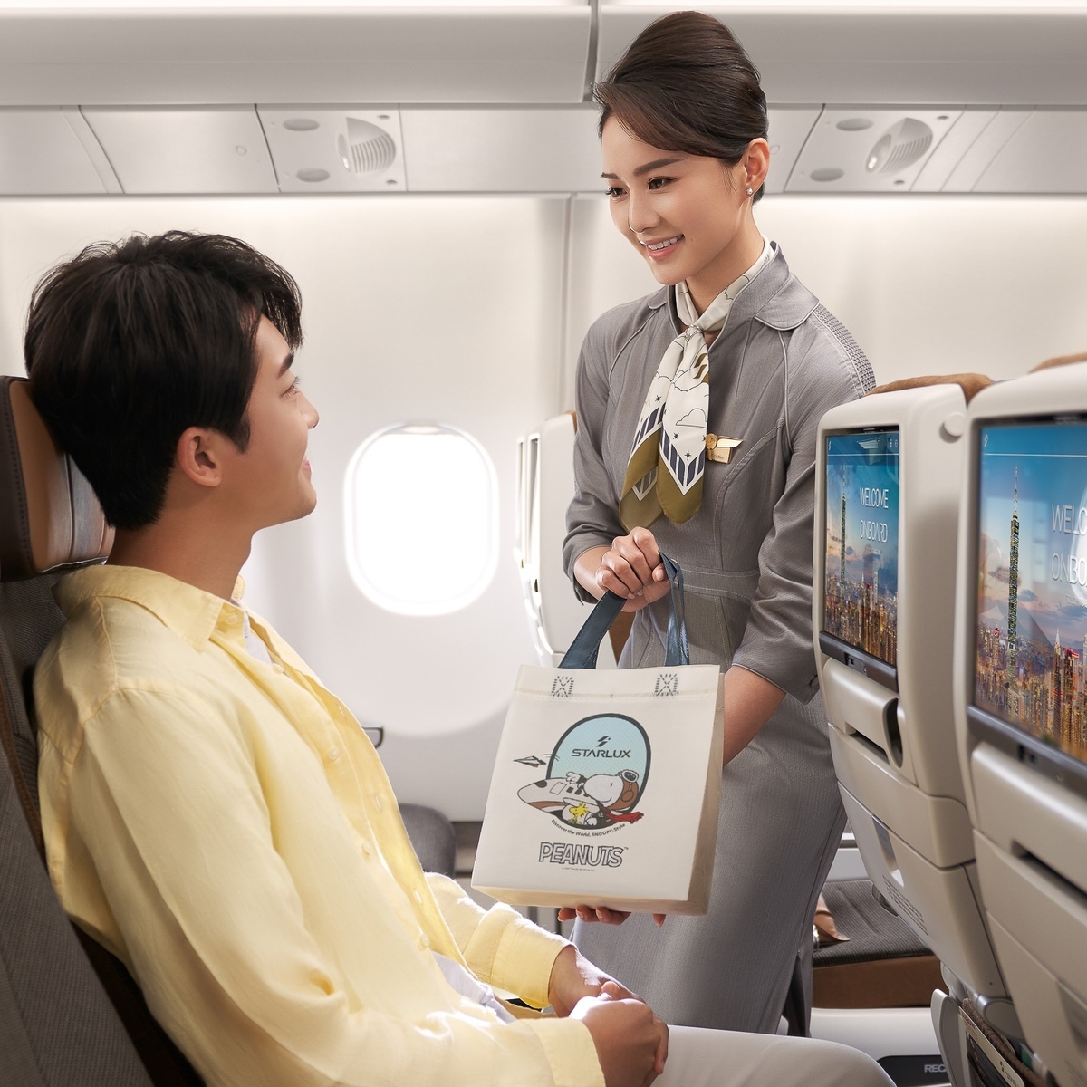 SNOOPY造型設計免稅品購物袋。 圖：星宇航空／提供