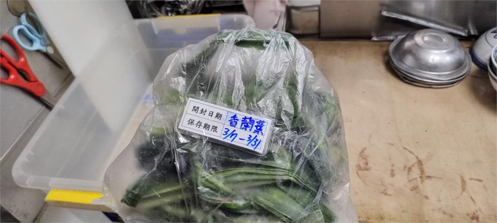 北市衛生局前往寶林茶室稽查。 圖／北市衛生局提供