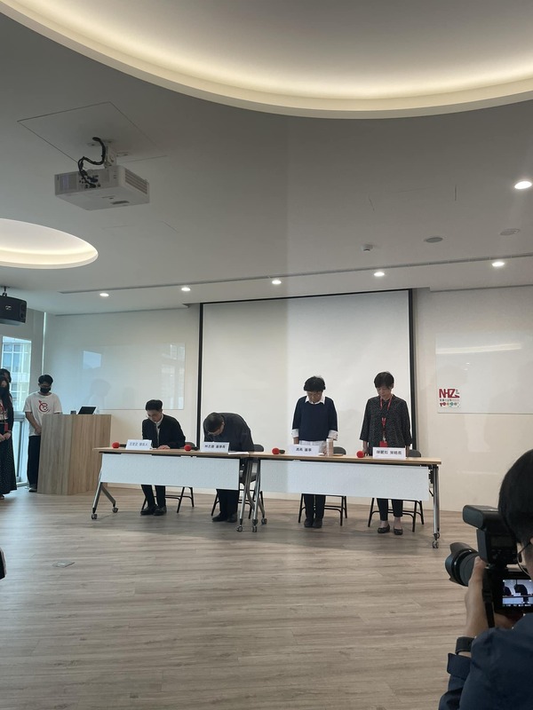 周玉蔻在臉書上發文表示，兒盟記者會出席者有董事長林志嘉、董事馮燕、策略長陳麗如和發言人王定正，但全場沒有人提到剴剴的名字。 圖：翻攝自周玉蔻 臉書專頁