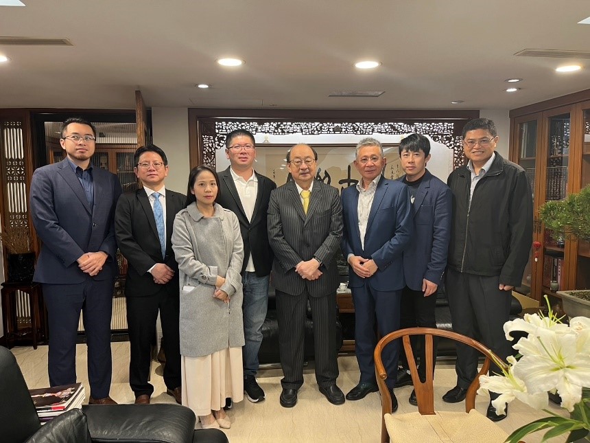 由左自右，沈家生、洪伯岳、賴語宸、洪睿荃、民進黨團總召柯建銘立委、涂睿珅、逢甲大學資工系主任教授李榮三、陳建欽 圖:台灣資安大聯盟提供