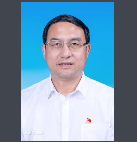 江蘇省餘姚市教育局長王勝戰，在職 20 年間貪汙超過 3 億元人民幣，且利用職權對超過 120 女性下手。 圖：翻攝自 百度百科