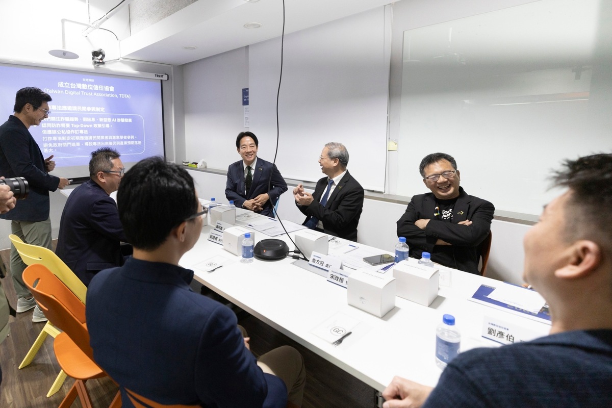 賴清德26日參訪Gogolook，也談及政府會致力打詐。 圖：總統府提供