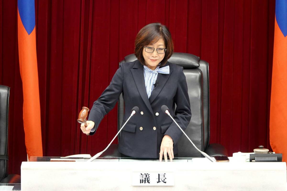 康裕成敲槌宣布第4屆第3次定期大會開幕。 圖：高雄市議會/提供