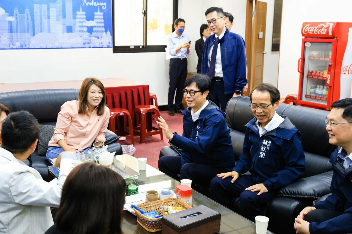 陳其邁(中)率團隊拜會國民黨團。 圖：高雄市政府/提供