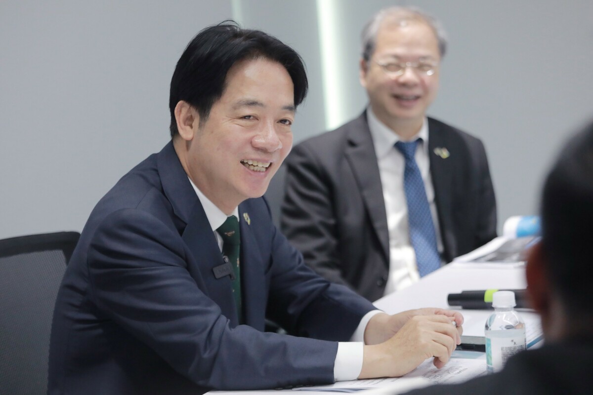 賴清德在上任前60天啟動展開一系列「信賴新政，穩健交棒」產業交流，也自上周起推動「健康台灣」論壇。 圖：總統府提供