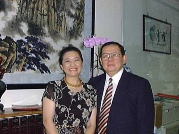 紐約台灣會館共同創辦人陳隆豐（右），生前與其夫人陳郭玥娟合影。 圖：新頭殼資料照／翻攝自台美史料中心