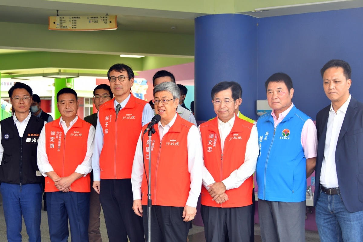 行政院長陳建仁今（1）日上午到苗栗縣參訪苗栗縣后庄非營利幼兒園前受訪。 圖：行政院提供