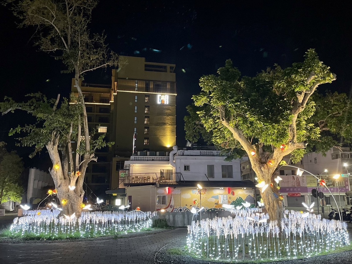 周邊環境佈置隨風飛揚的「蘆葦浪海」。 圖：台東縣政府交通及觀光發展處／提供