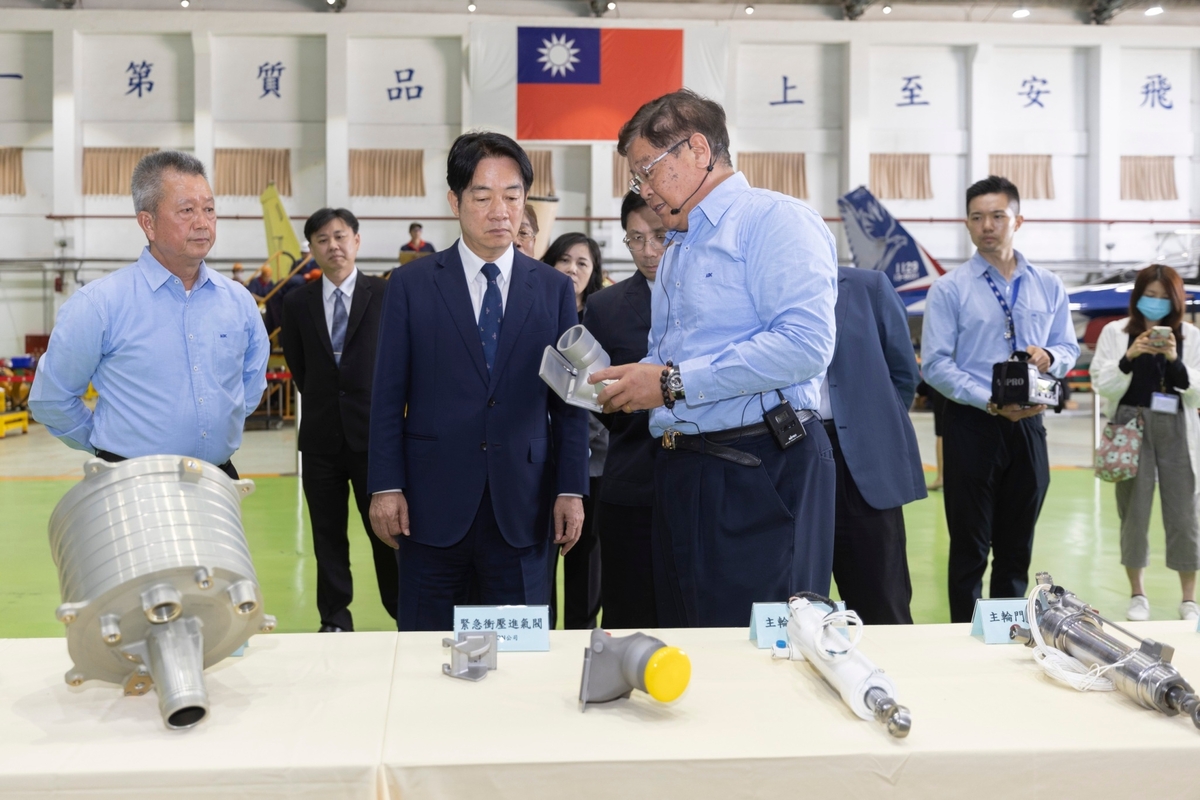 賴清德參訪漢翔公司先進複材中心。 圖：總統府提供