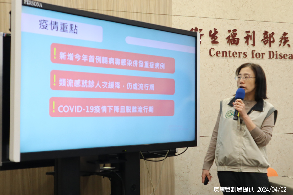上週門急診類流感就診人次為9.4萬人次，雖較於前一週下降，但仍為近十年同期次高，另外還新增6例死亡，均未接種流感疫苗。疾管署提醒，目前疫苗剩餘約2.3萬餘劑，請全國6個月以上尚未接種民眾，儘速到院所接種，以降低重症或死亡風險。 圖：疾管署／提供