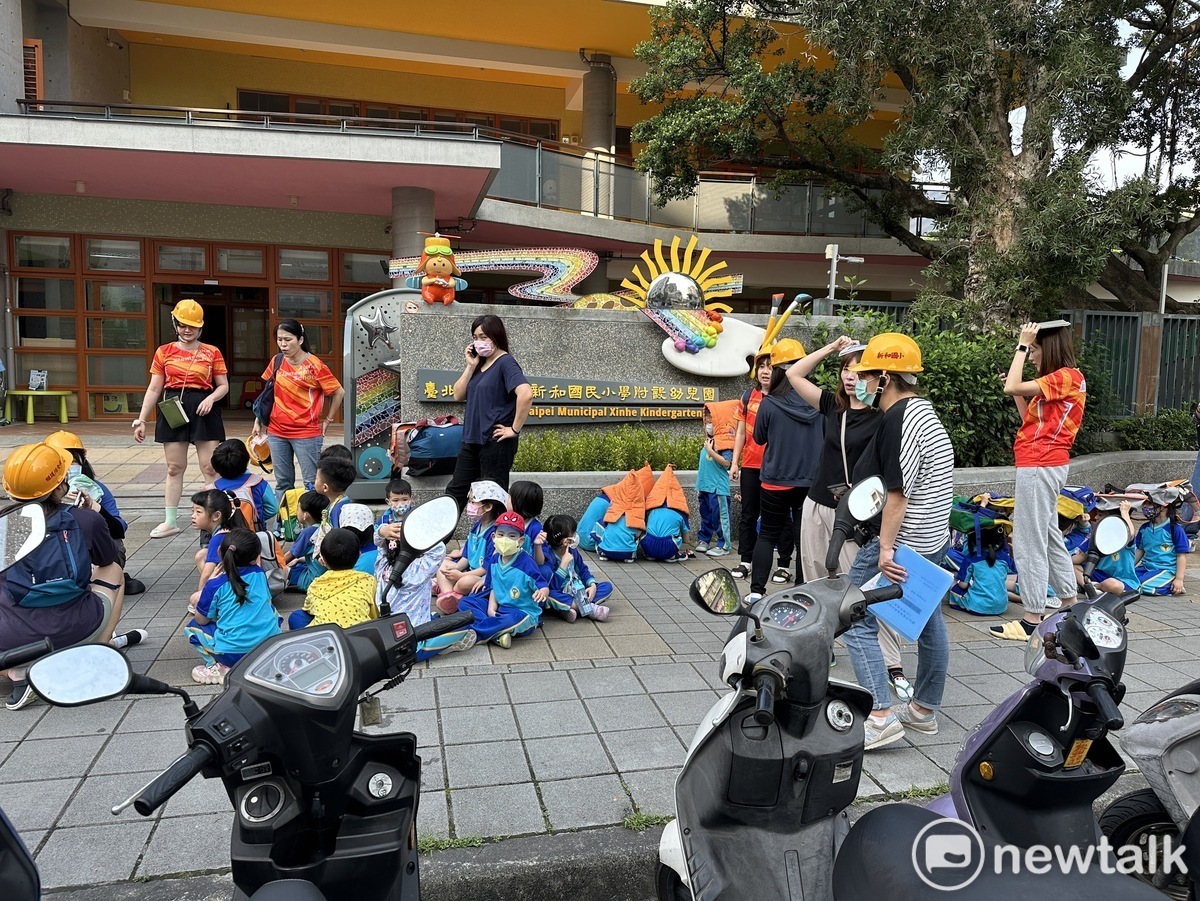花蓮發生芮氏規模7.2地震，全台有感，幼兒園趕緊引導學童避難。 圖：張良一 / 攝