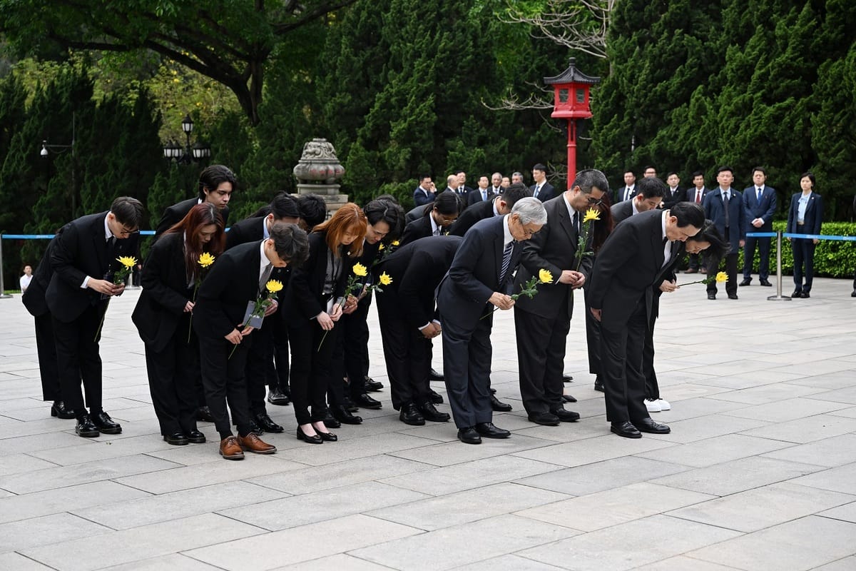 前總統馬英九今（3）日上午參訪黃花崗七十二烈士墓園。 圖：馬英九基金會提供