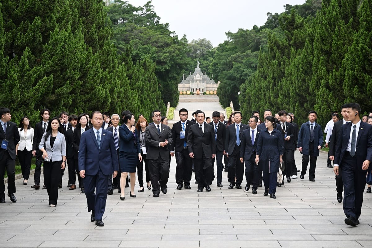 前總統馬英九今（3）日上午參訪黃花崗七十二烈士墓園。 圖：馬英九基金會提供