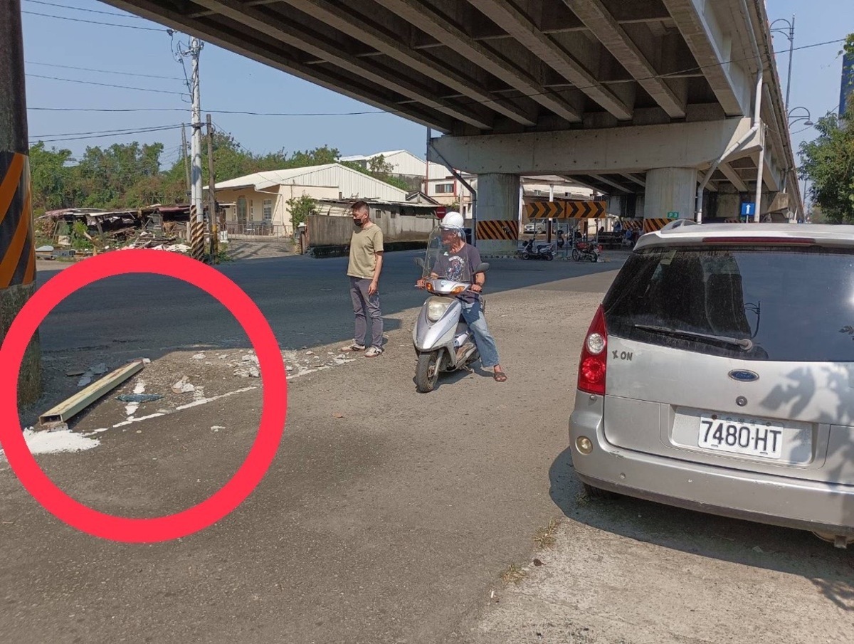 嘉義縣大林鎮榮林陸橋因地震導致護欄脫落 圖：嘉義縣政府提供