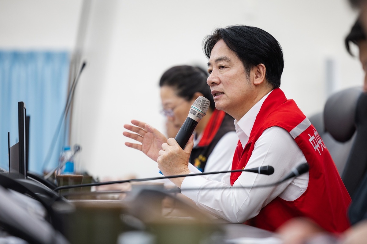 賴清德在地震發生後前往花蓮瞭解災害情形及救援進度，也透過社群平台與各國政要表達感謝關懷。 圖：總統府提供