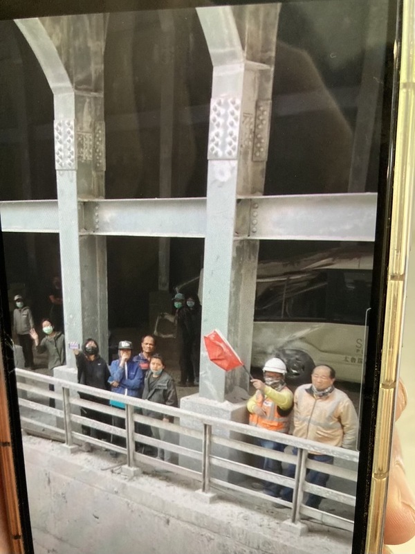 九曲洞民眾受困，目前仍待救援中，照片為無人機拍攝後回傳。 圖：中央災害應變中心 / 提供
