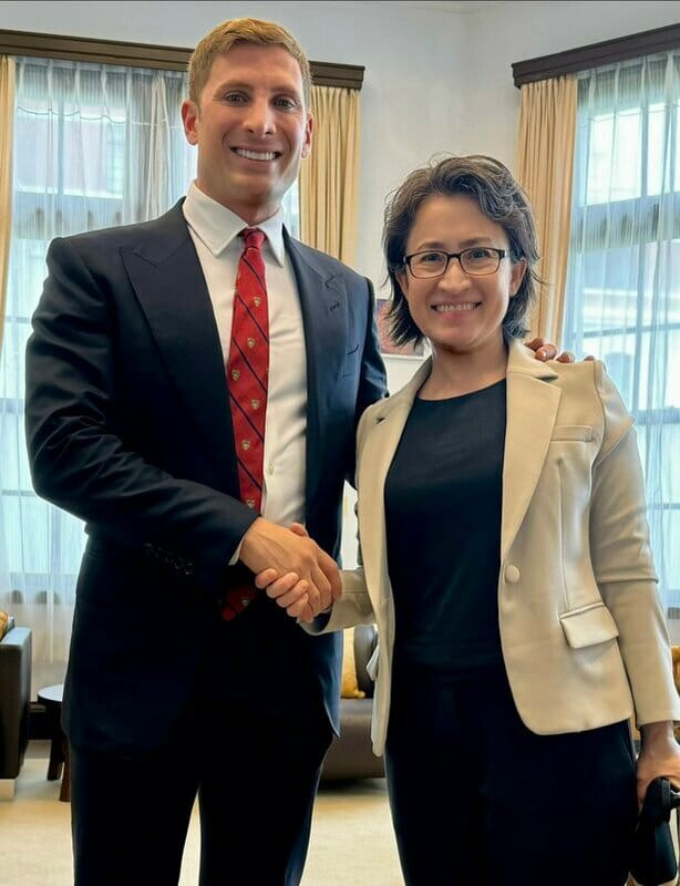 海伯格 3 日會見副總統當選人蕭美琴，直指台灣是美國在全球人工智慧（AI）領域不可或缺的合作夥伴、自由世界中的閃亮燈塔。 圖 : 翻攝自 X@jacobhelberg