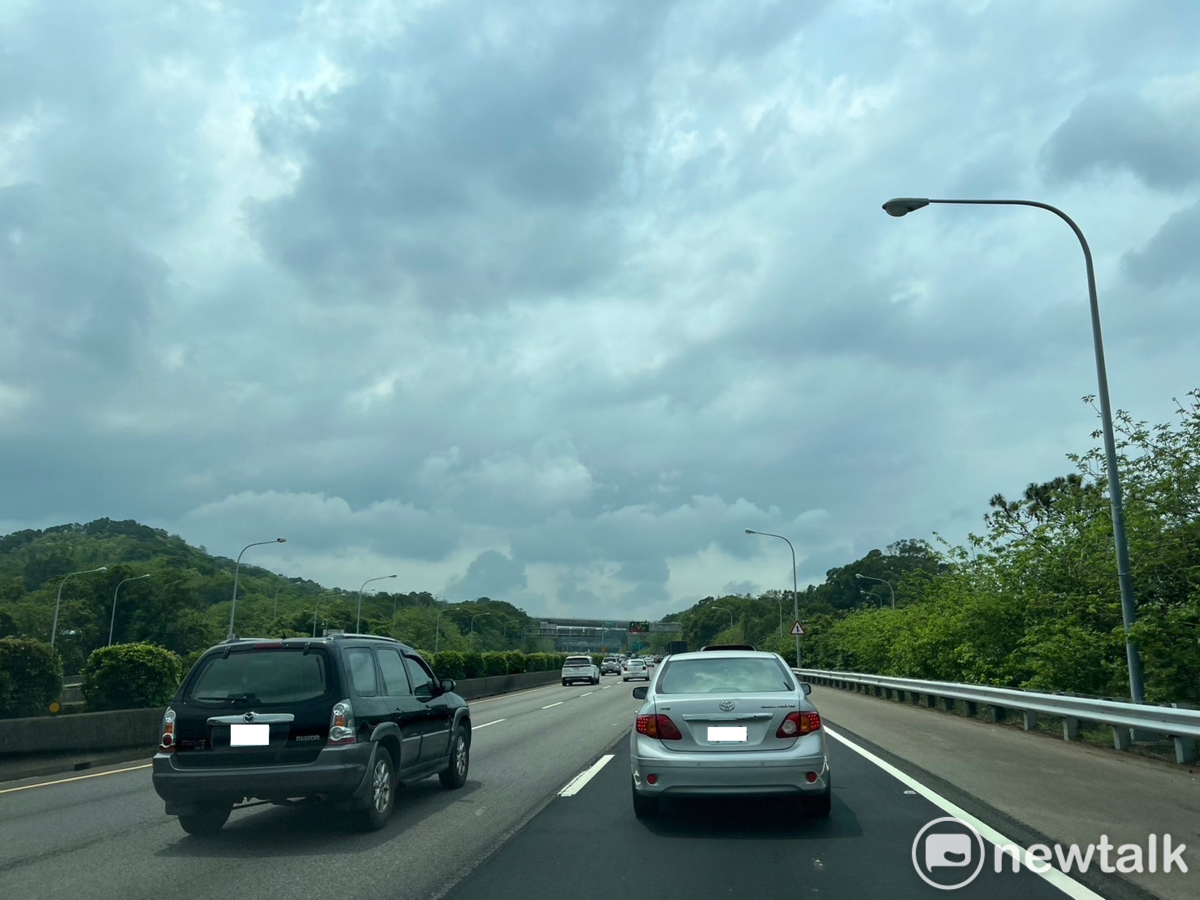 公路局預估今(10)日返回工作地車潮將湧現，省道易壅塞路段包含銜接國道快速公路。 圖：林冠妤／攝 (資料照)
