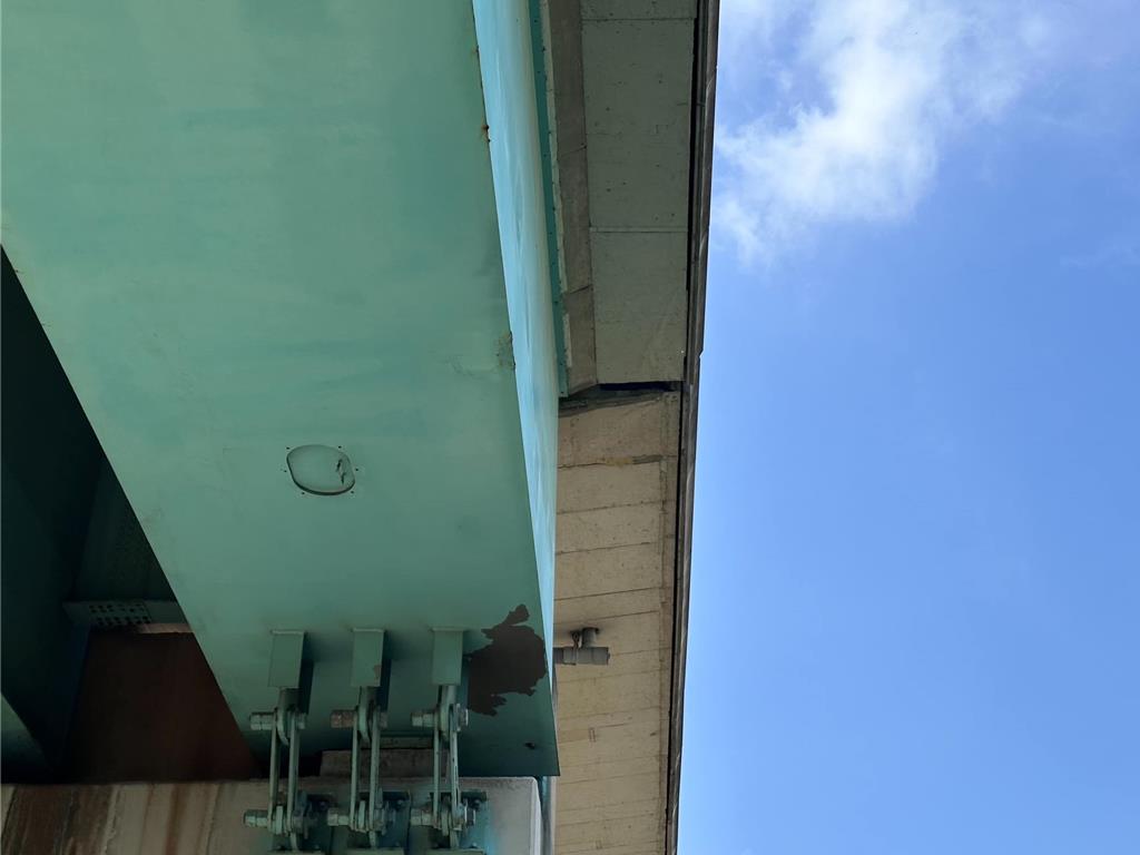 蘇俊賓指出機捷也有路段輕微位移，不過不影響安全。 圖：翻攝自蘇俊賓臉書