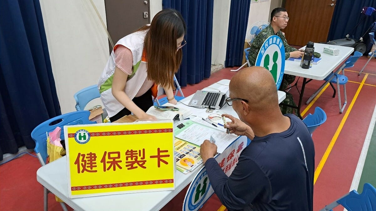 國會續審健保預算案，8億削減恐致健保卡中斷、院所給付延遲，偏鄉弱勢及健康資訊傳遞受衝擊。 圖：健保署／提供