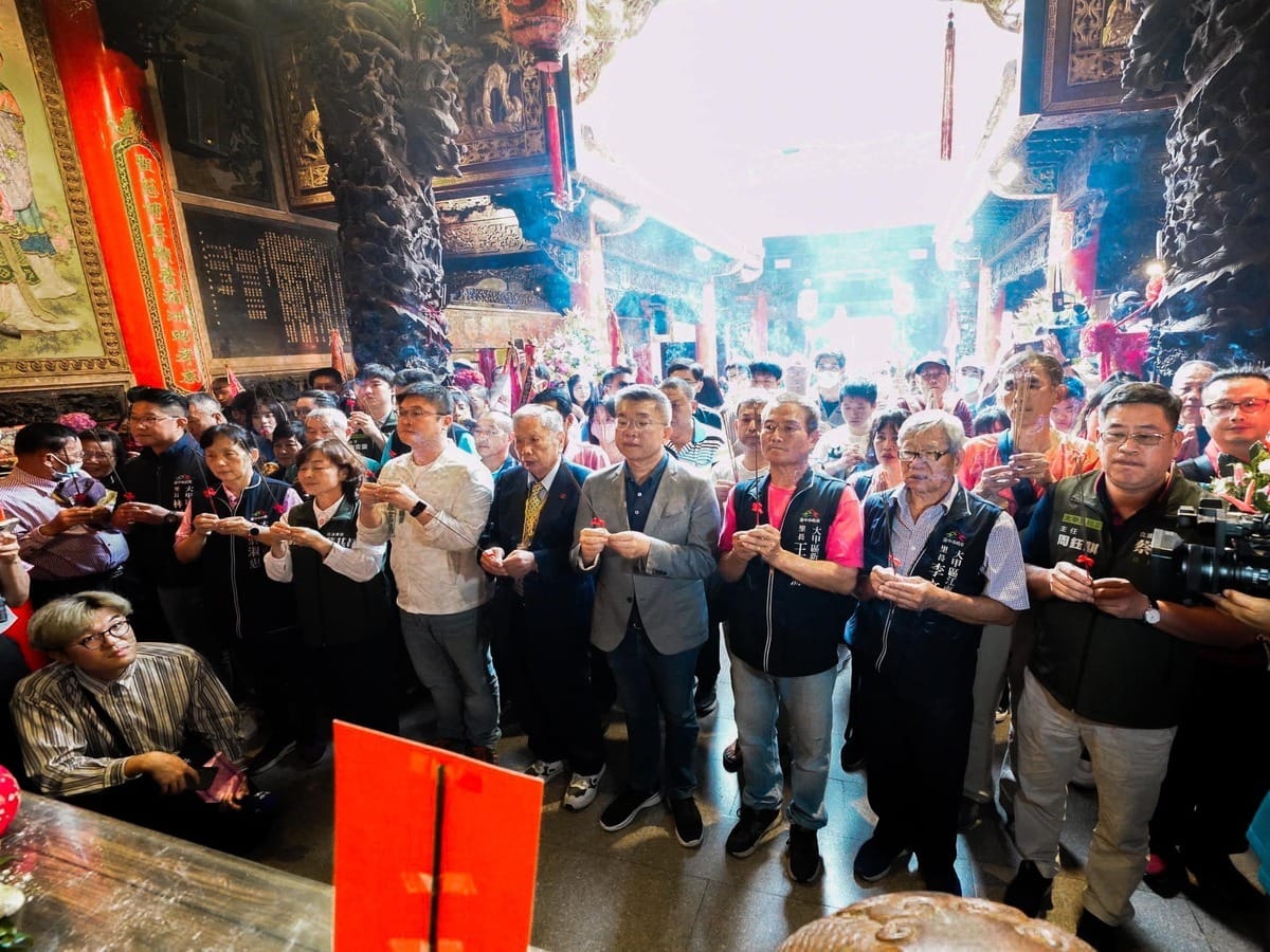大甲鎮瀾宮媽祖遶境進香活動，訂今晚 11 時起駕。蔡其昌表示，自己每年都會準備點心站服務信眾，呼籲參拜應以宗教角度理解，勿「牽扯東牽扯西」。 圖：取自蔡其昌臉書