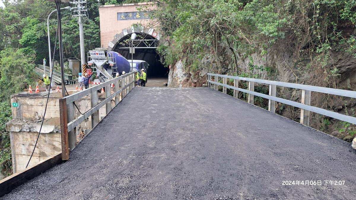 交通部公路局指出，受到極端氣候影響，未來蘇花封路、中斷的機率高，因此蘇花安環評通過，希望未來能夠提升東部用路安全。 圖：公路局／提供（資料照）