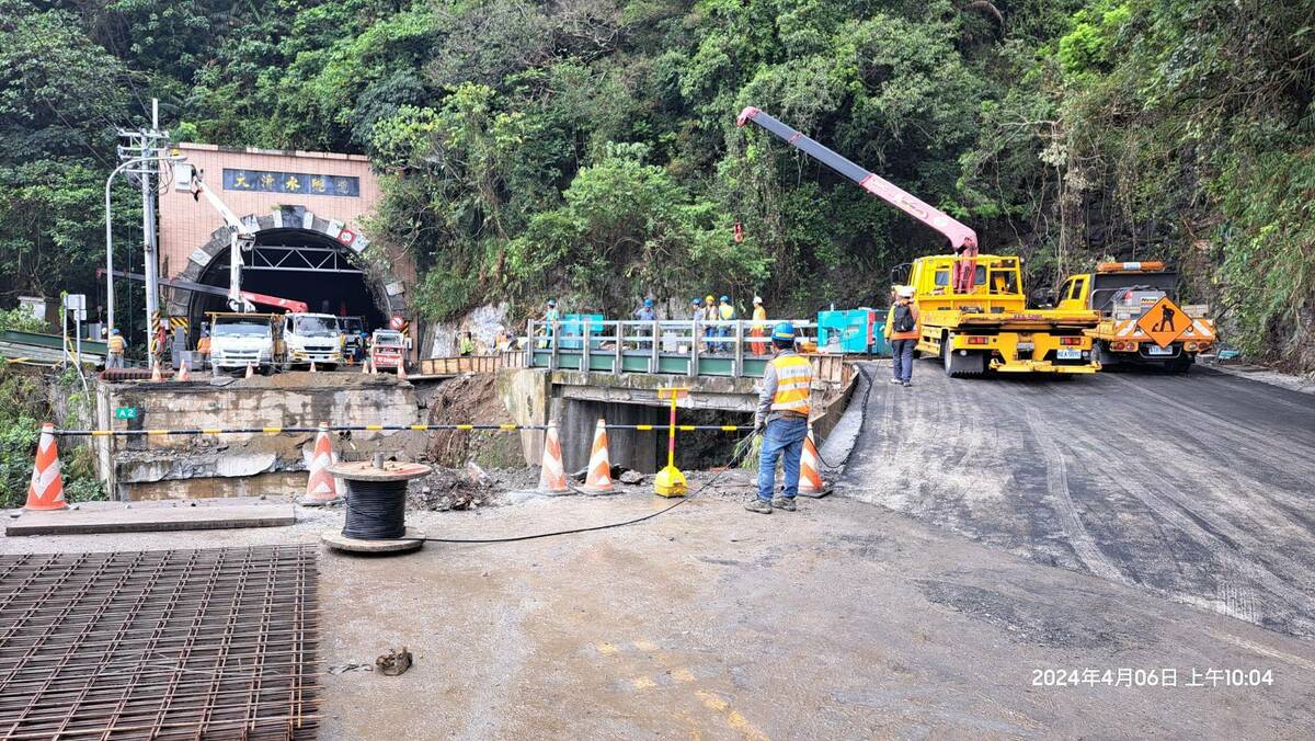 藍白陣營以建設花東交通為名，推出國6東延、環島高鐵和花東快速道路3項特別條例草案，預算高達兩兆。(示意圖) 圖：公路局／提供 (資料照)
