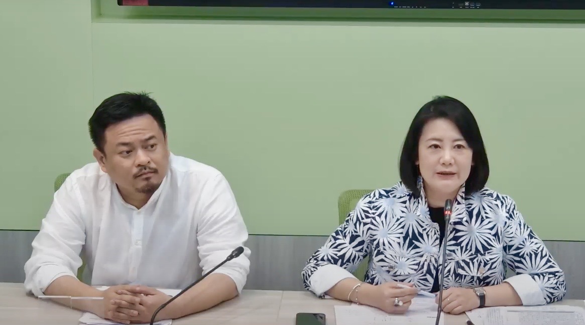 民進黨立院黨團批評馬英九中國行是不折不扣的統戰套裝行程。 圖：翻攝自民進黨團YouTube