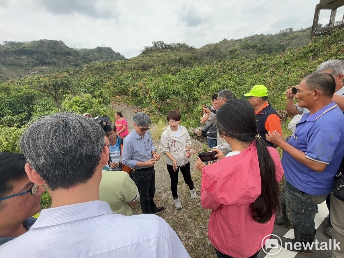 立法院經濟委員會在立委陳亭妃安排下，邀請農業部長陳駿季到台南，與農民、各區農會幹部座談，並爭取蜂農與芒果農災損補助。 圖：陳亭妃服務處提供