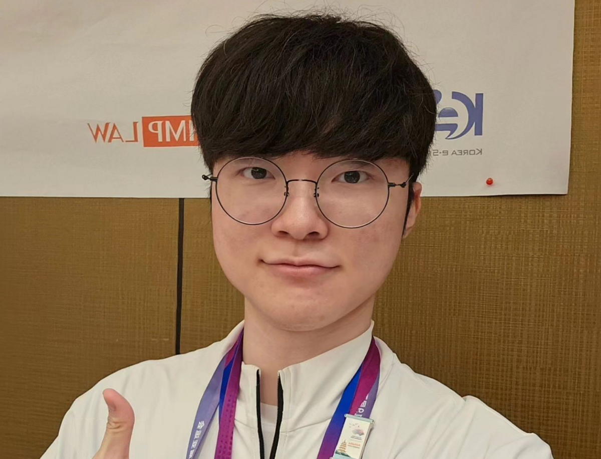 電競世界盃《英雄聯盟》由韓國LCK賽區T1戰隊奪冠，中路選手Faker更獲得了FMVP殊榮。 圖：翻攝自Faker IG