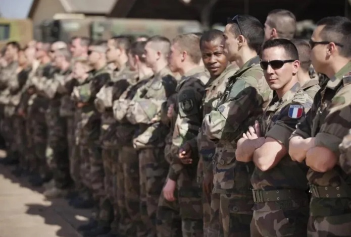 法國可能派遣外籍軍團赴烏克蘭作戰。 圖：翻攝自杜文龍