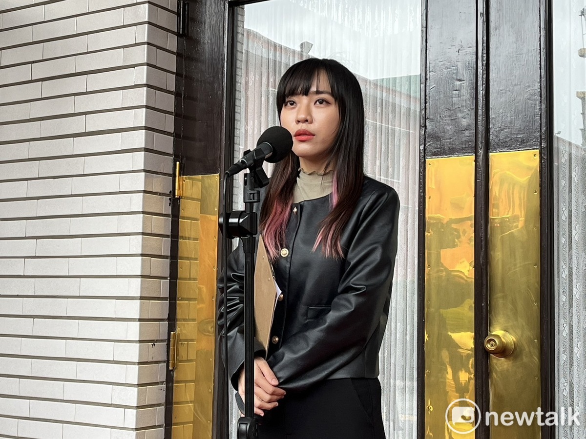 民進黨立委黃捷高雄服務處今早遇反年改人士抗議。 圖：金大鈞/攝（資料照）