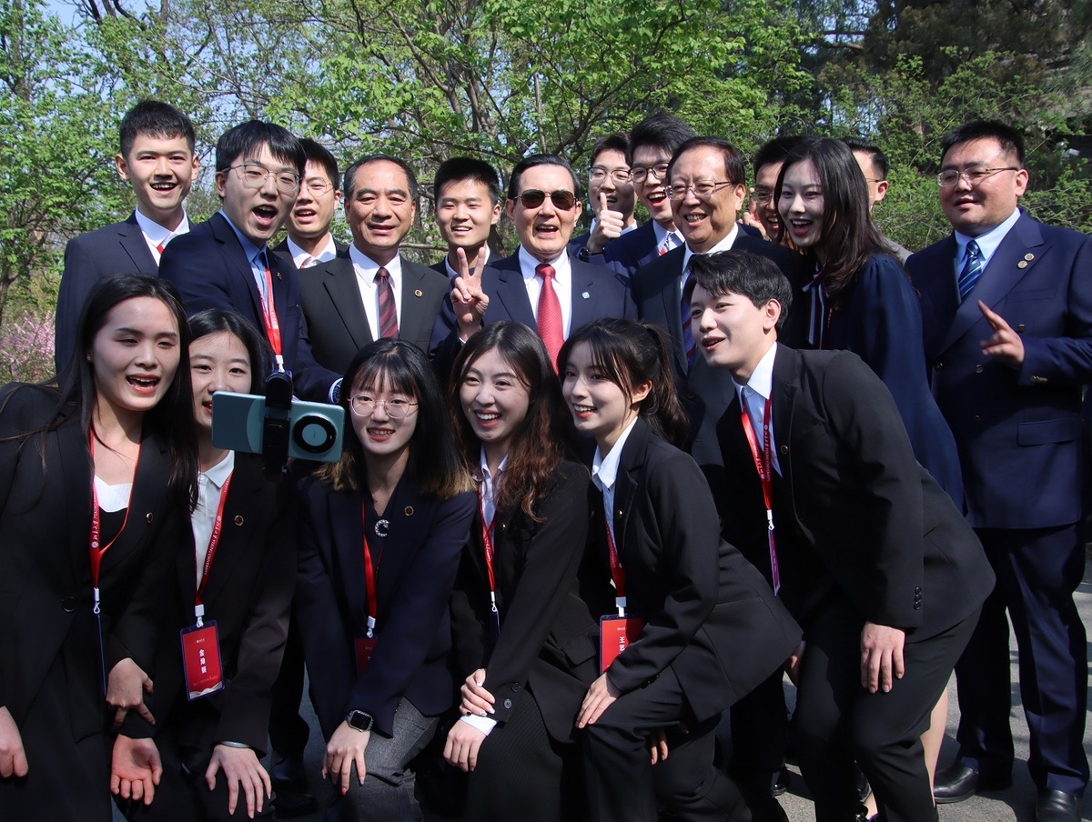 前總統馬英九9日下午率「大九學堂」學生，與北京大學師生交流。 圖：馬英九辦公室提供
