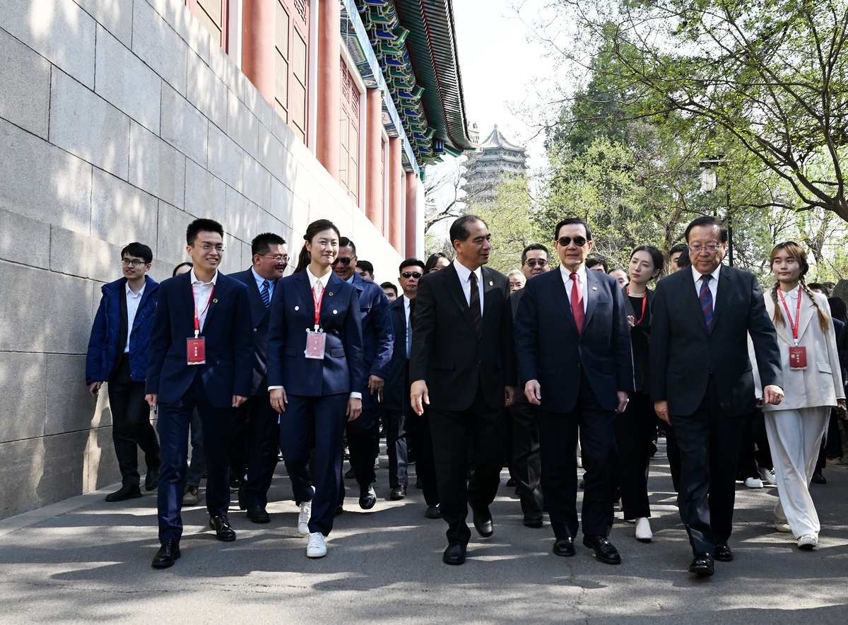 前總統馬英九9日下午率「大九學堂」學生，與北京大學師生交流。 圖：馬英九基金會提供