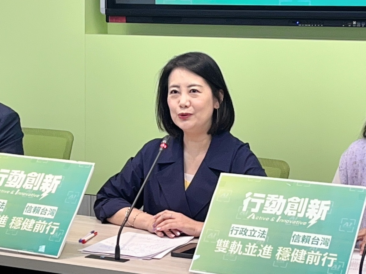 民進黨團幹事長吳思瑤認為韓國瑜未收到民主基金會開會通知說法值得查證。 圖：金大鈞/攝