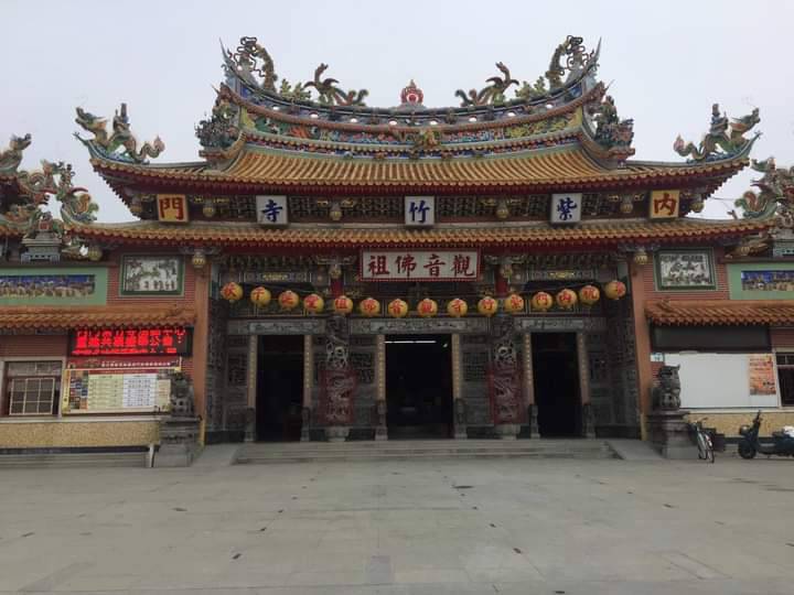 高市文化局曾協助修護內門紫竹寺「普濟群生」、「紫竹生春」二塊古匾。 圖：孫家銘翻攝